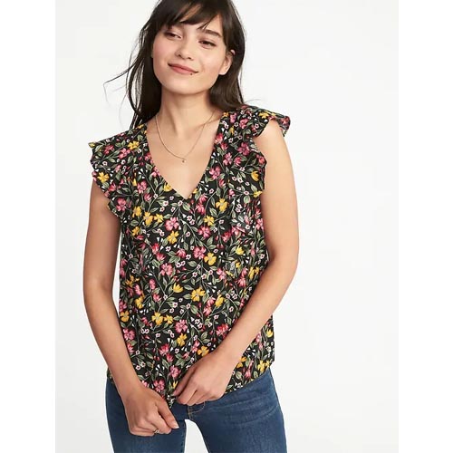 This Super Flattering Top Is Selling Out At Old Navy—Get One While It’s ...