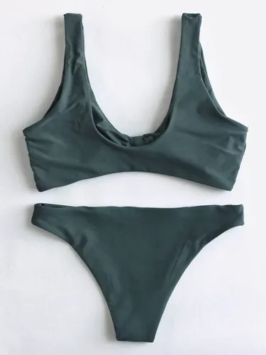 Bow tie front scoop back bikini set.