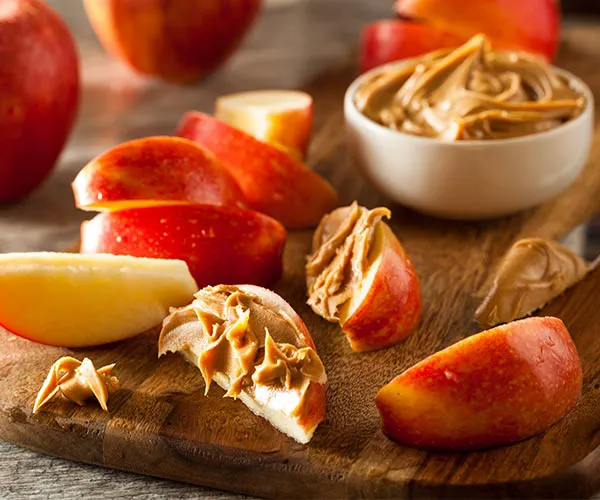 Apple slices with creamy peanut butter dip