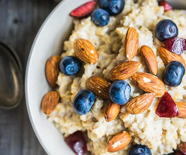 <h3>3. Oatmeal</h3> best carbs for weight loss