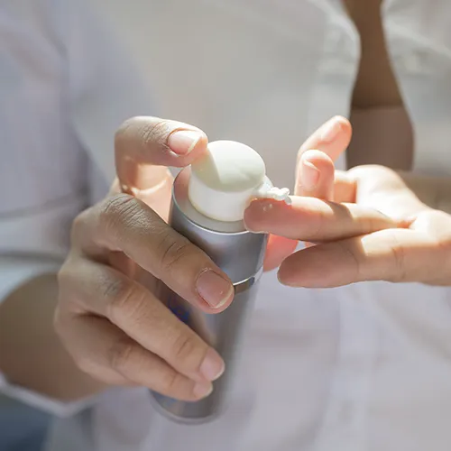Anti-aging moisturizer for a more youthful appearance.