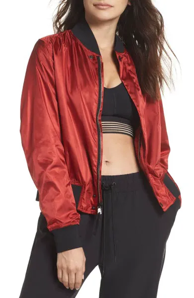 Comfortable and trendy women's athleisure outfit