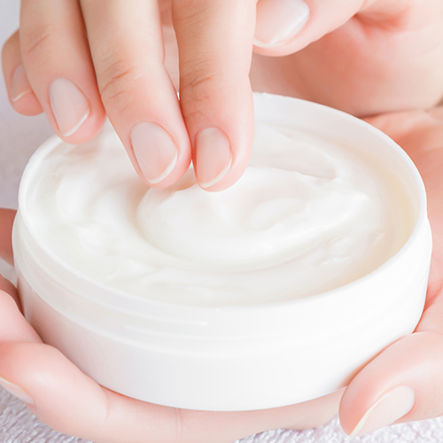 5 Overnight Moisturizers That Will Make Your Skin Look Younger In The