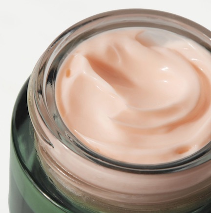 <h3>Important Eye Cream Ingredients At Work:</h3> best hydrating under-eye cream for mature skin
