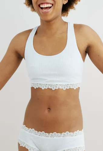 Cotton ribbed racerback bralette for a sporty look.