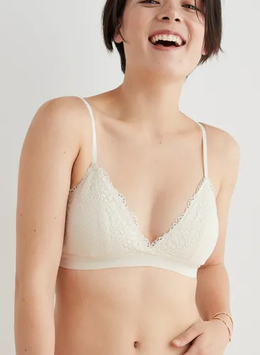 Ribbed lace padded bralette for comfort and style.