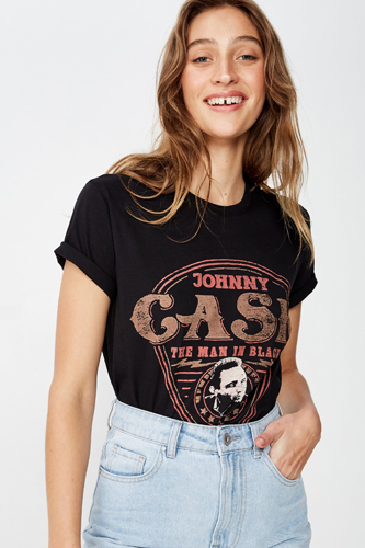 You *Need* To Buy This $5 Concert Tee–Celebrities LOVE Them! - SHEfinds
