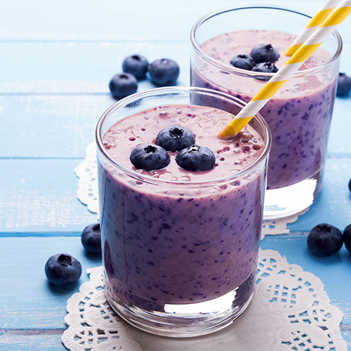 Green tea and blueberry smoothie
