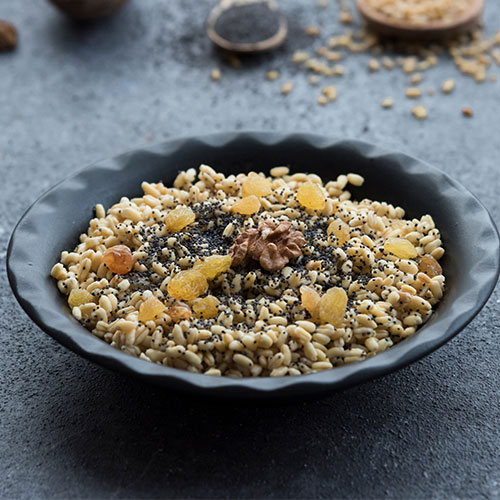Kamut porridge in a bowl.