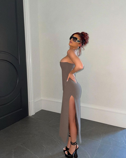Your Jaw Will Hit The Floor When You See Kylie Jenner's Skintight  Dress–This Slit Is SO High! - SHEfinds