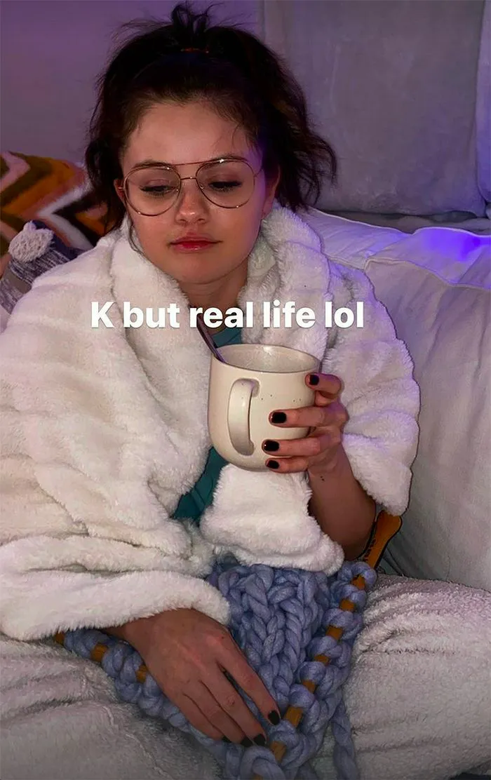 Selena Gomez makeup-free selfie