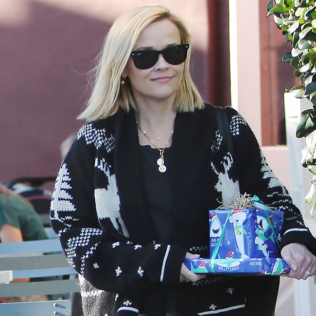reese witherspoon unrecognizable sweatpants style