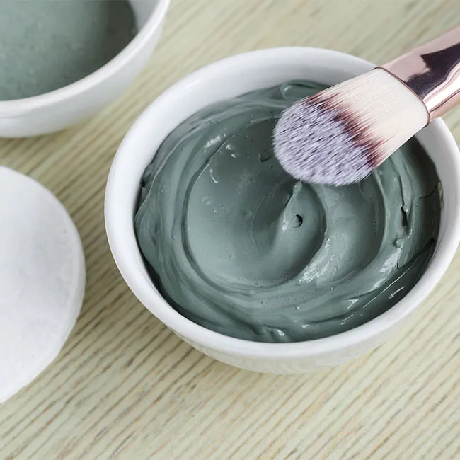 Seaweed face mask promoting skincare benefits for celebrities.