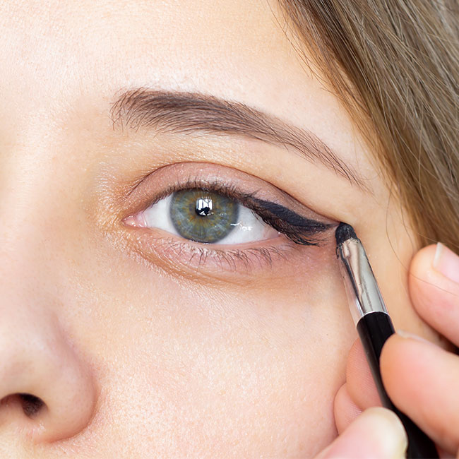 eyeliner hack