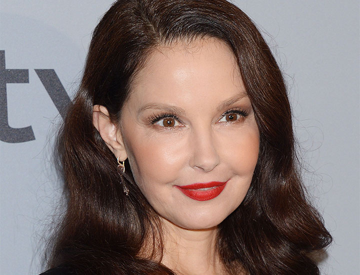 Ashley Judd red lip
