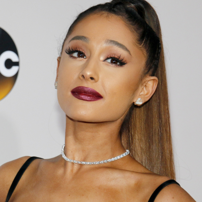 Gå tilbage Bangladesh omvendt Ariana Grande Is Barely Covered In A Tiny Bralette For 'The Voice'—How Did  Her Battle Round Look Get Approved?! - SHEfinds