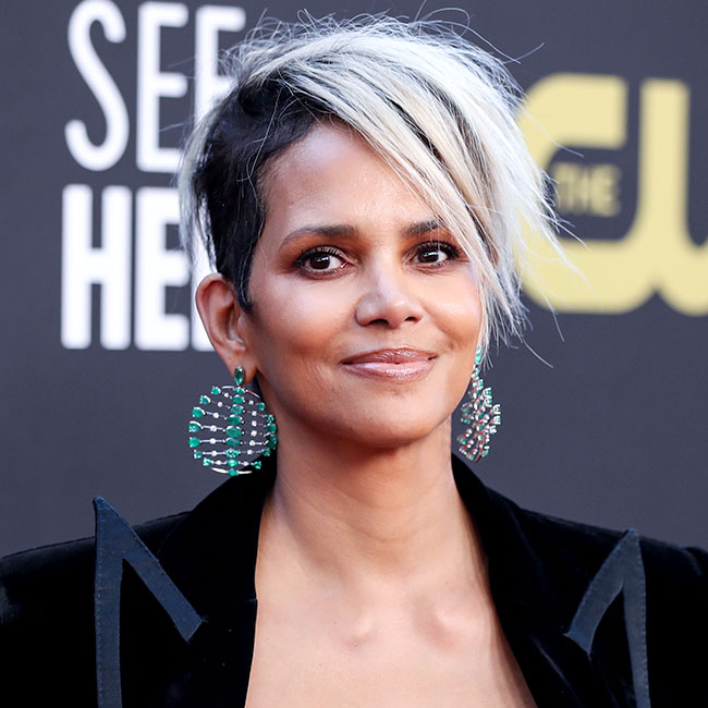Halle Berry’s Sheer Corset Top For The Critics’ Choice Awards Proves ...