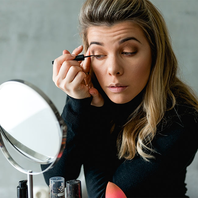 This Is What Actually Happens To Your Skin You Wear Makeup To Derms - SHEfinds