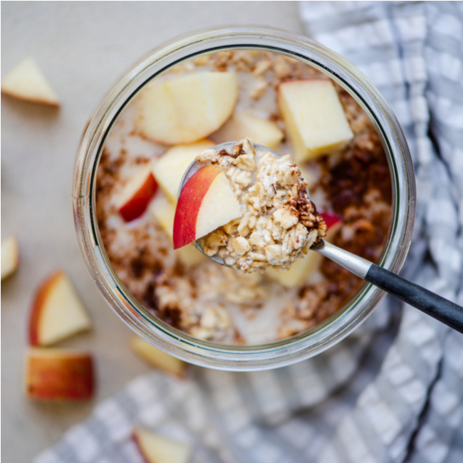 overnight oats and apples in mason jar