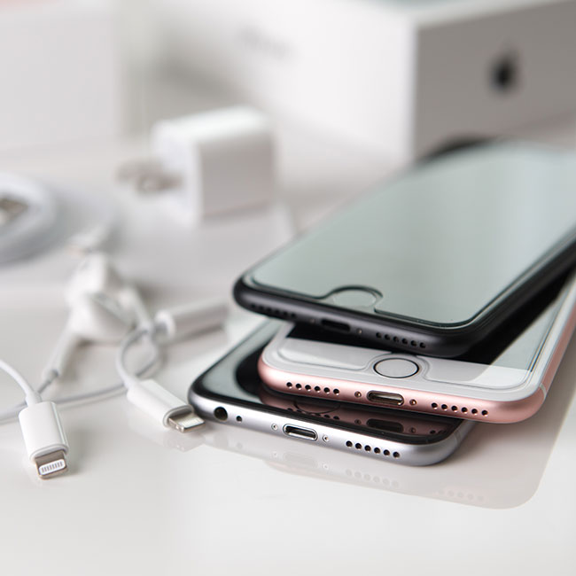 fejre Formen Paranafloden Tech Experts Agree: This Is The One Cheap iPhone Accessory You Have To Stop  Buying Immediately - SHEfinds