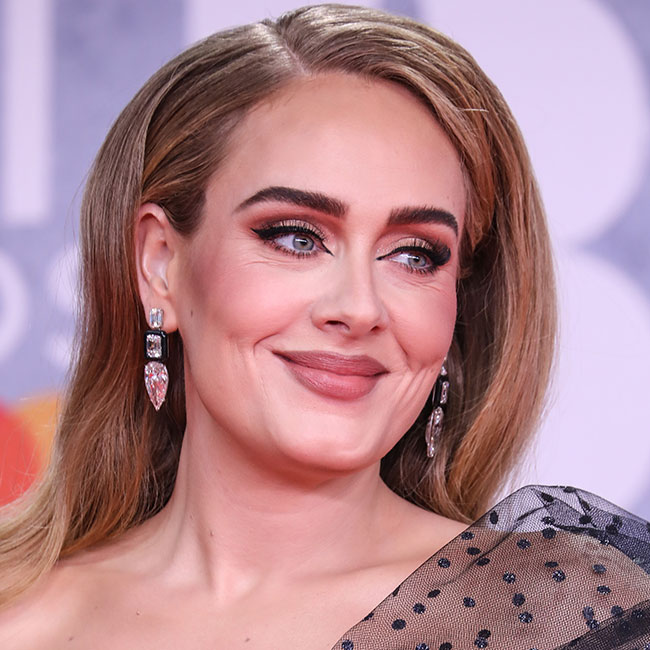 Adele Strips Off Her Makeup For 34th