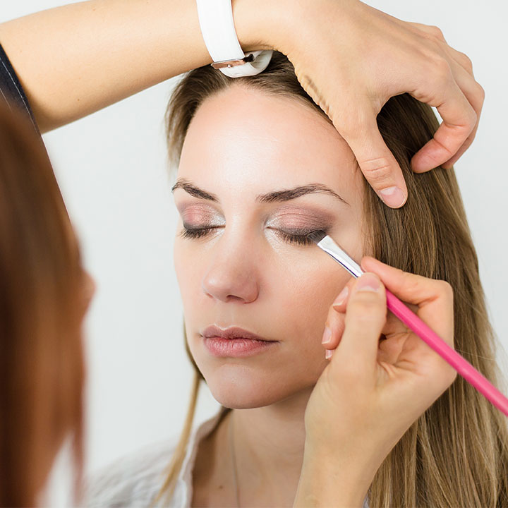 Ikke nok samtidig Anerkendelse Beauty Experts Agree: These Are The Eye Makeup Mistakes Women Over 30  Should Avoid—They Age You Instantly! - SHEfinds