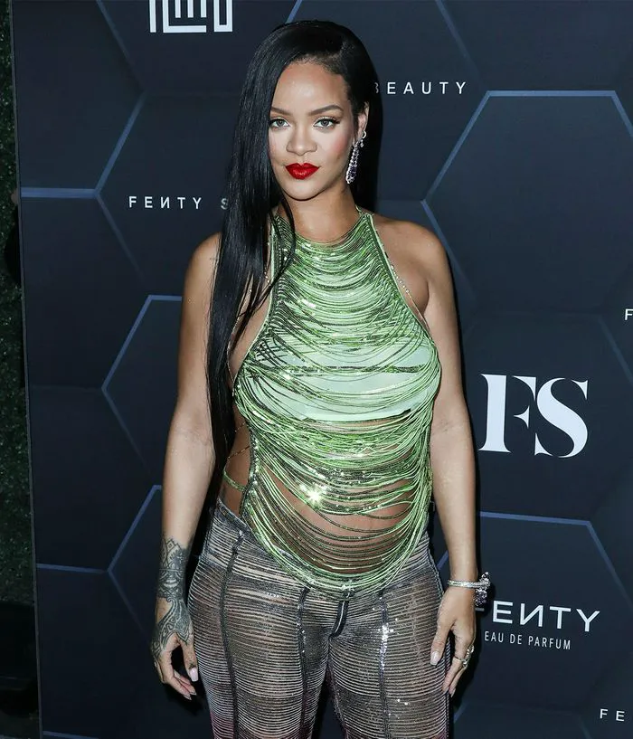 rihanna pregnant green top