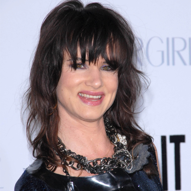 juliette lewis shag bangs mid-length hair dark red carpet