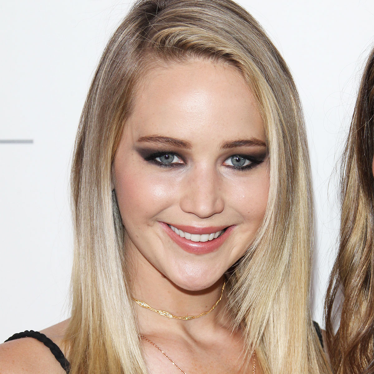 Jennifer Lawrence Stripped Off Her Makeup In Public And Proved She’s A Natural Beauty