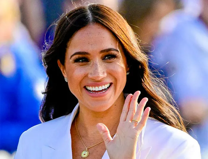 Meghan Markle waving