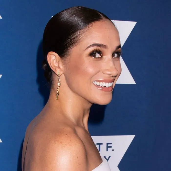 meghan-markle-glows-in-an-off-the-shoulder-white-dress-while-recieving