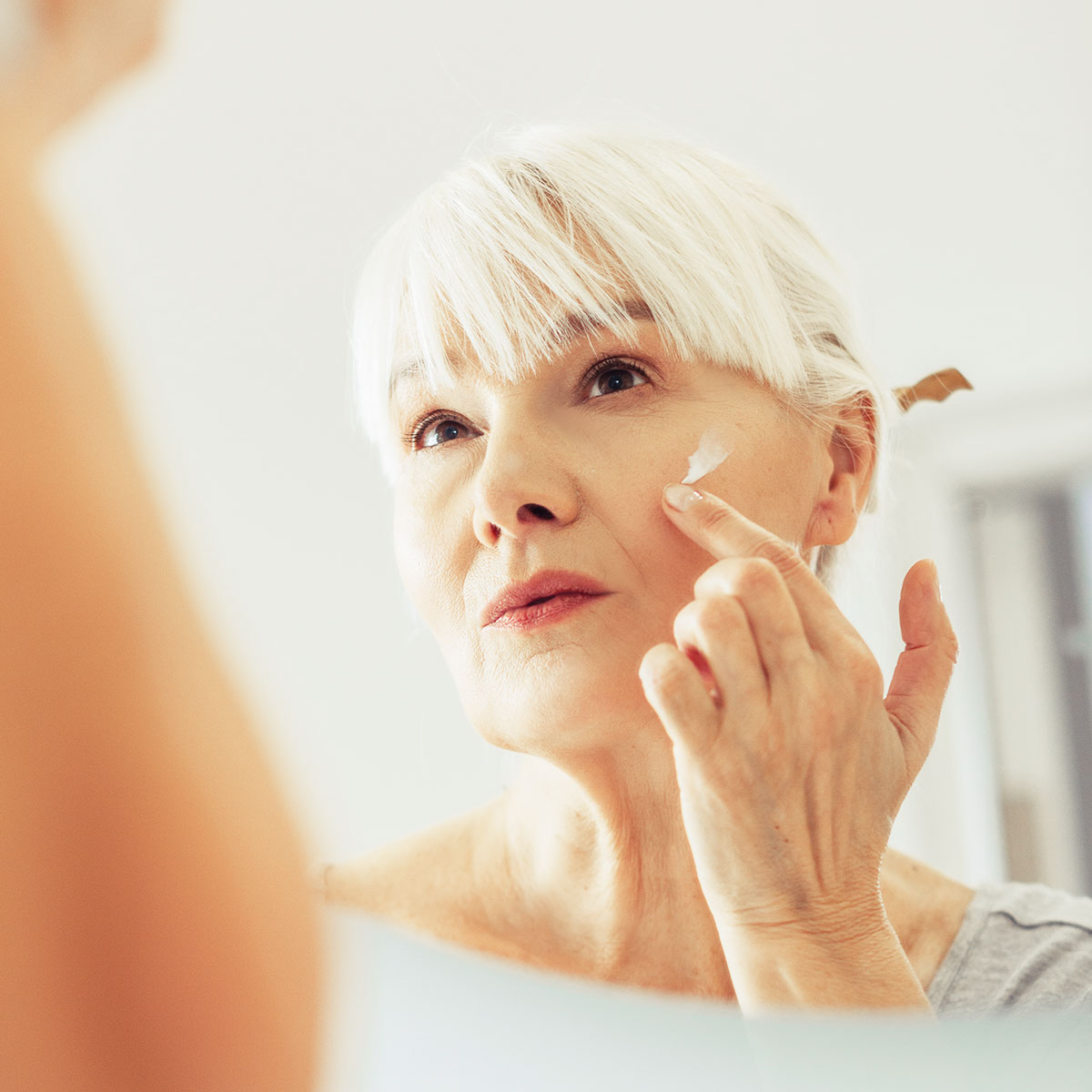 A Makeup Artist Tells Us The Best Eyeshadow For Women Over 50