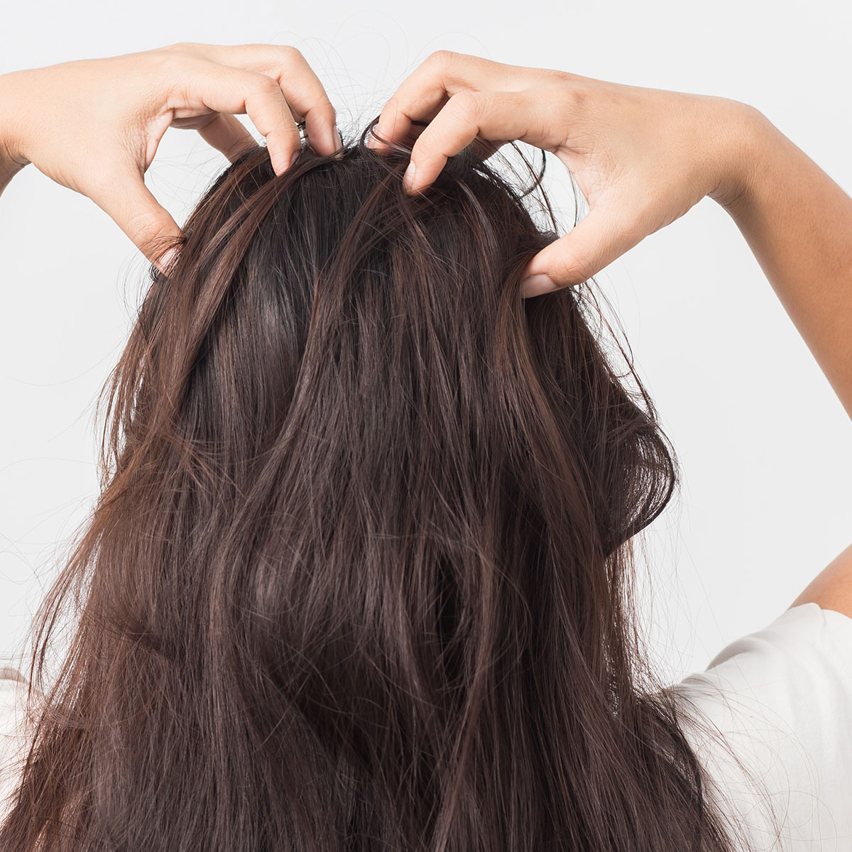 How To Massage Your Scalp: A Step-by-Step Guide (+ Benefits)