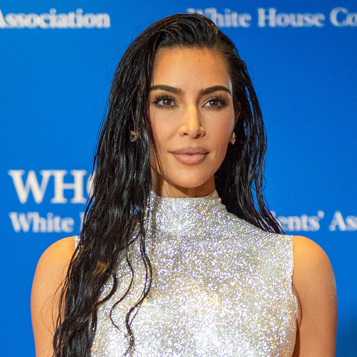 Kim Kardashian debuts her new sleek shoulder-length hair cut as