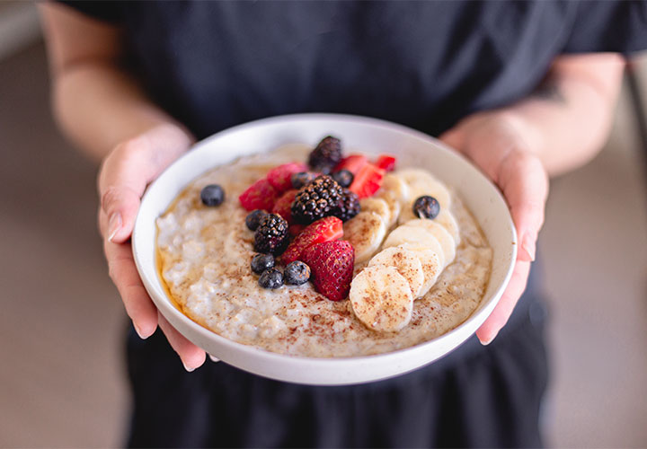 Oatmeal with cinnamon.