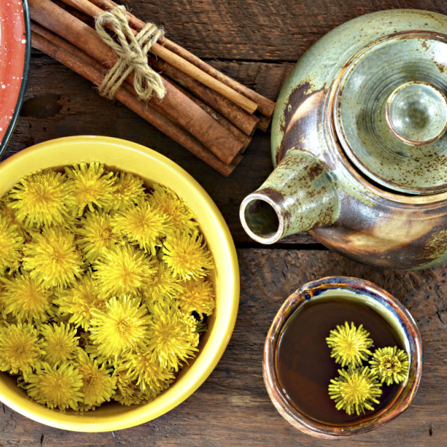 pot of dandelion tea