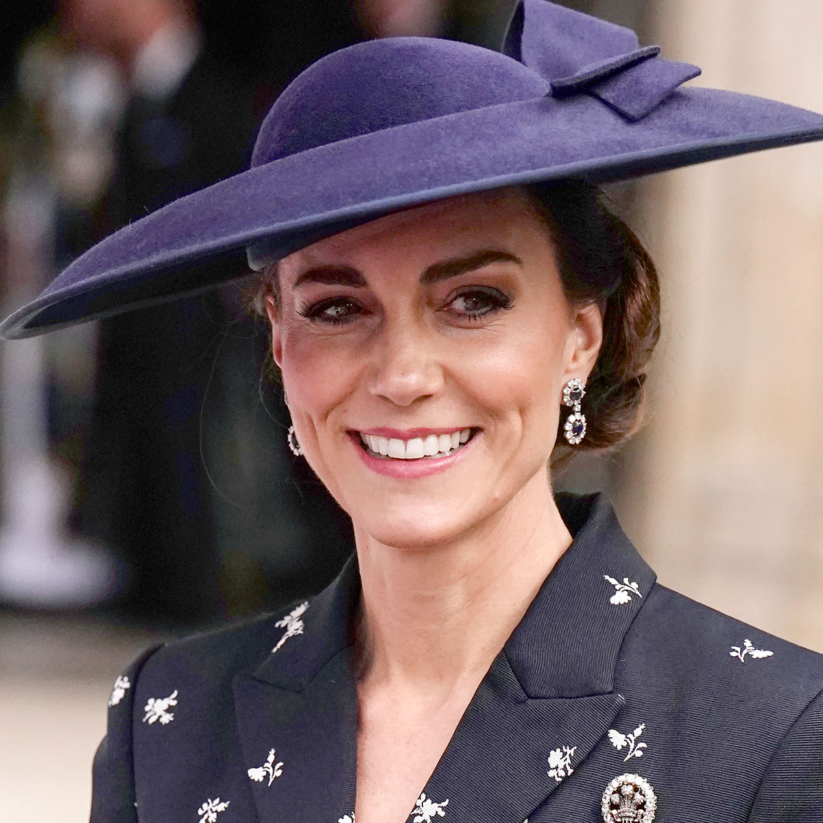 uvidenhed Afvigelse etikette Kate Middleton's Floral Suit With A Flared Skirt And Peplum Blazer Has The  Internet Divided - SHEfinds