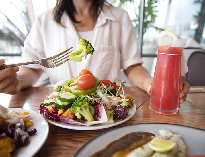 Plate of raw veggies.