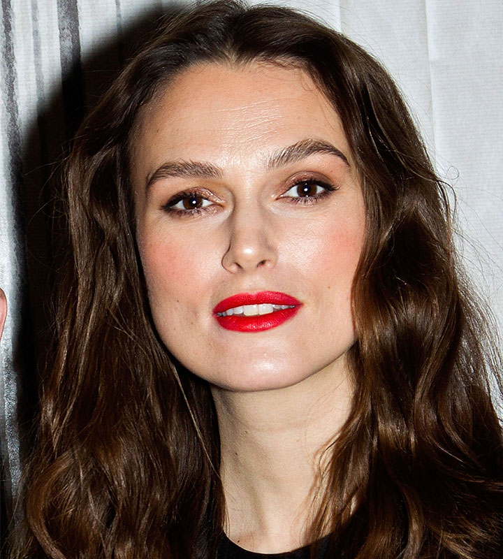 keira knightley brown hair red lipstick fluffy eyebrows black eyeliner red carpet