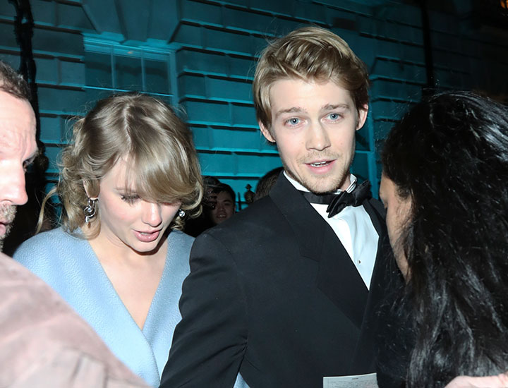 taylor swift blue dress blonde hair joe alwyn black and white tuxedo blonde hair baftas