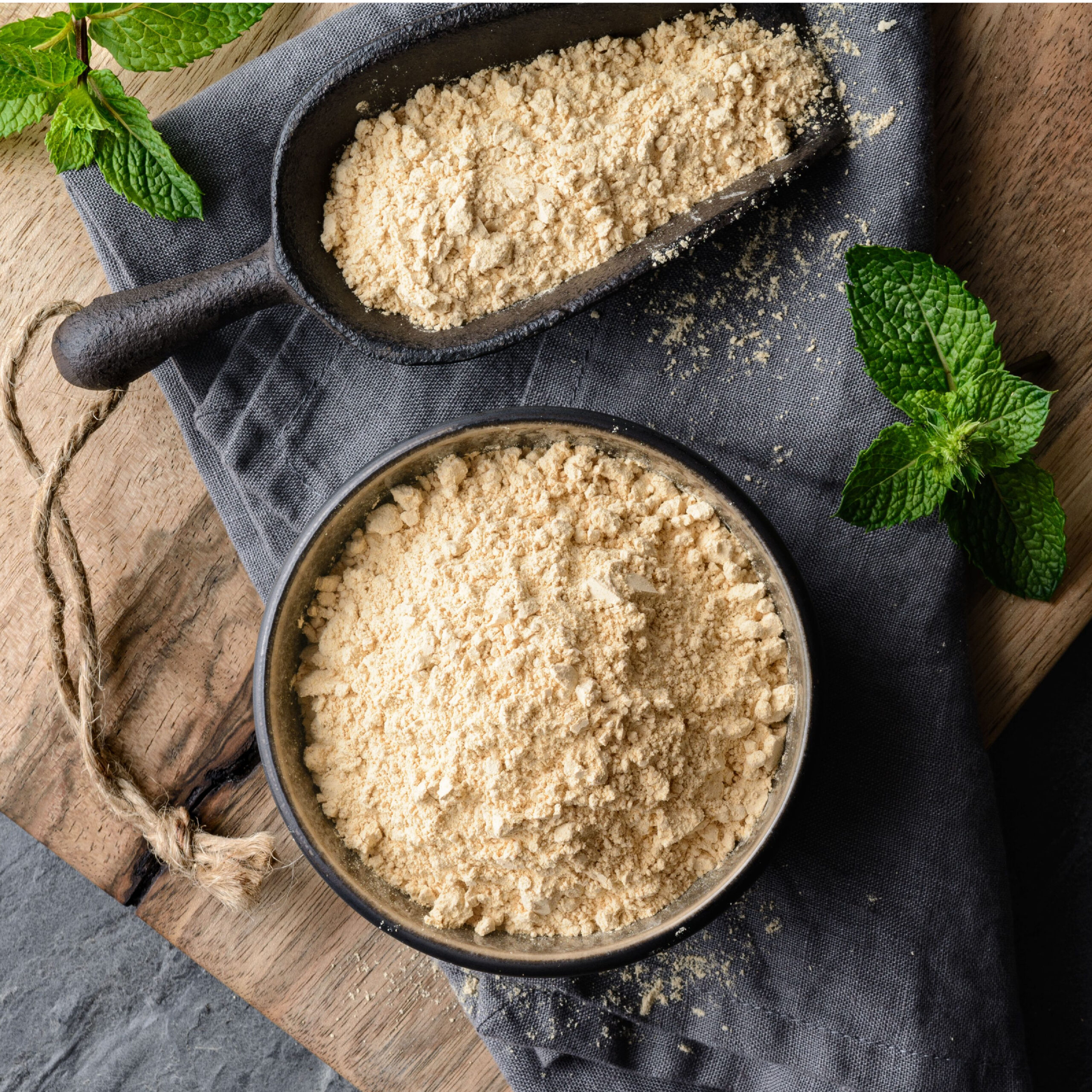 scoop of maca powder besides small bowl of maca powder