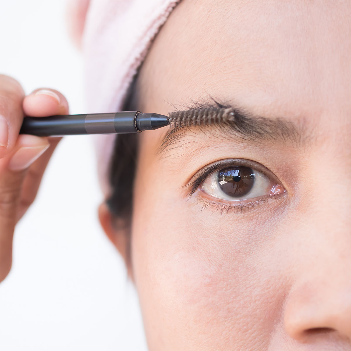 3 Life-Changing Makeup Hacks For Filling Sparse Eyebrows Over 40 - SHEfinds
