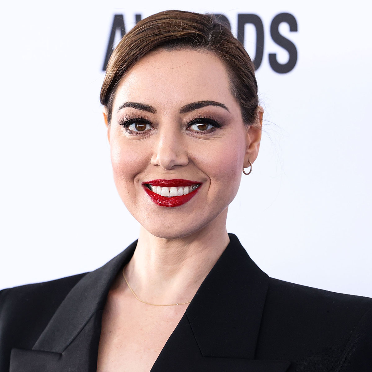 Aubrey Plaza Glows In A Slinky, Cut-Out White Stella McCartney Dress—'She  Is The Moment!' - SHEfinds
