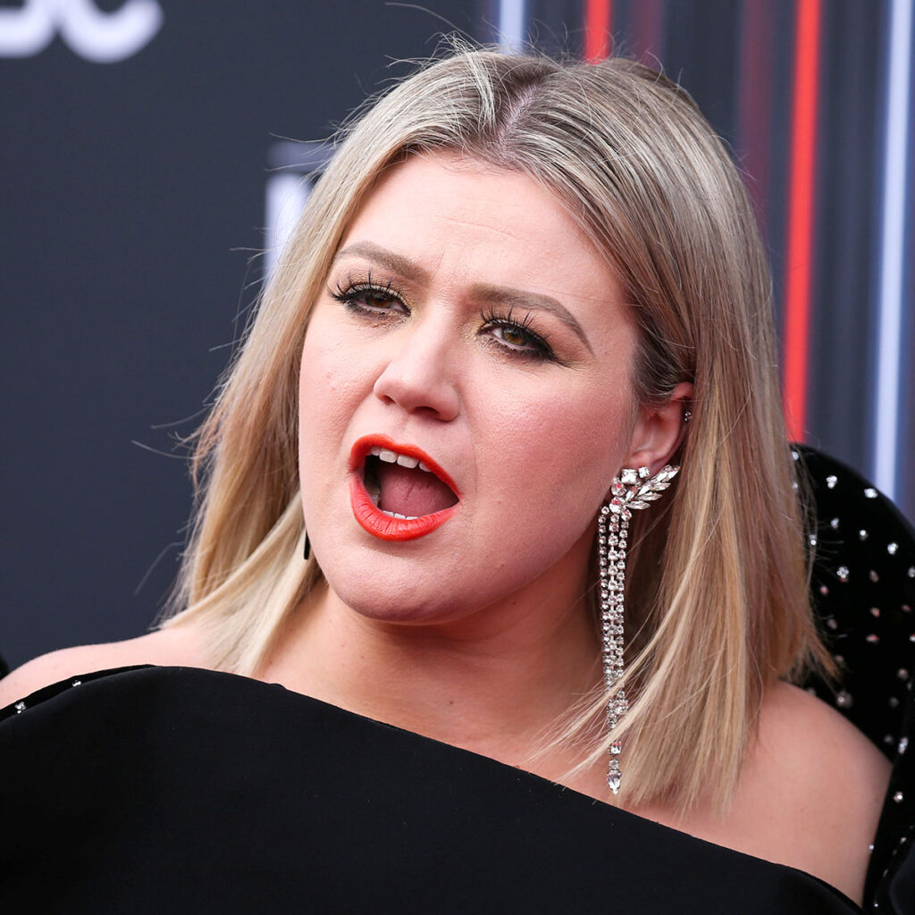 Kelly Clarkson Spanks Her Child And It Brings Back Awful Memories
