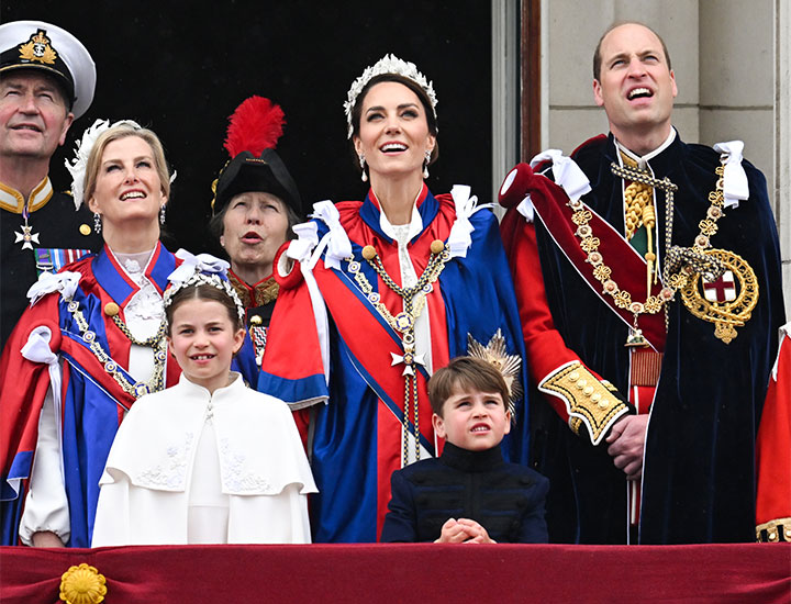 Lip readers reveal what king, queen said to each other on balcony