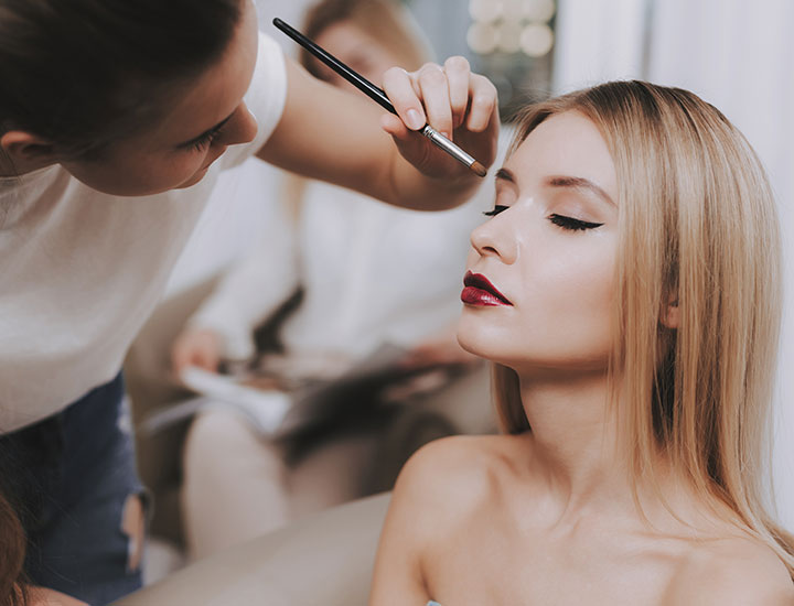 makeup-artist-working-on-model