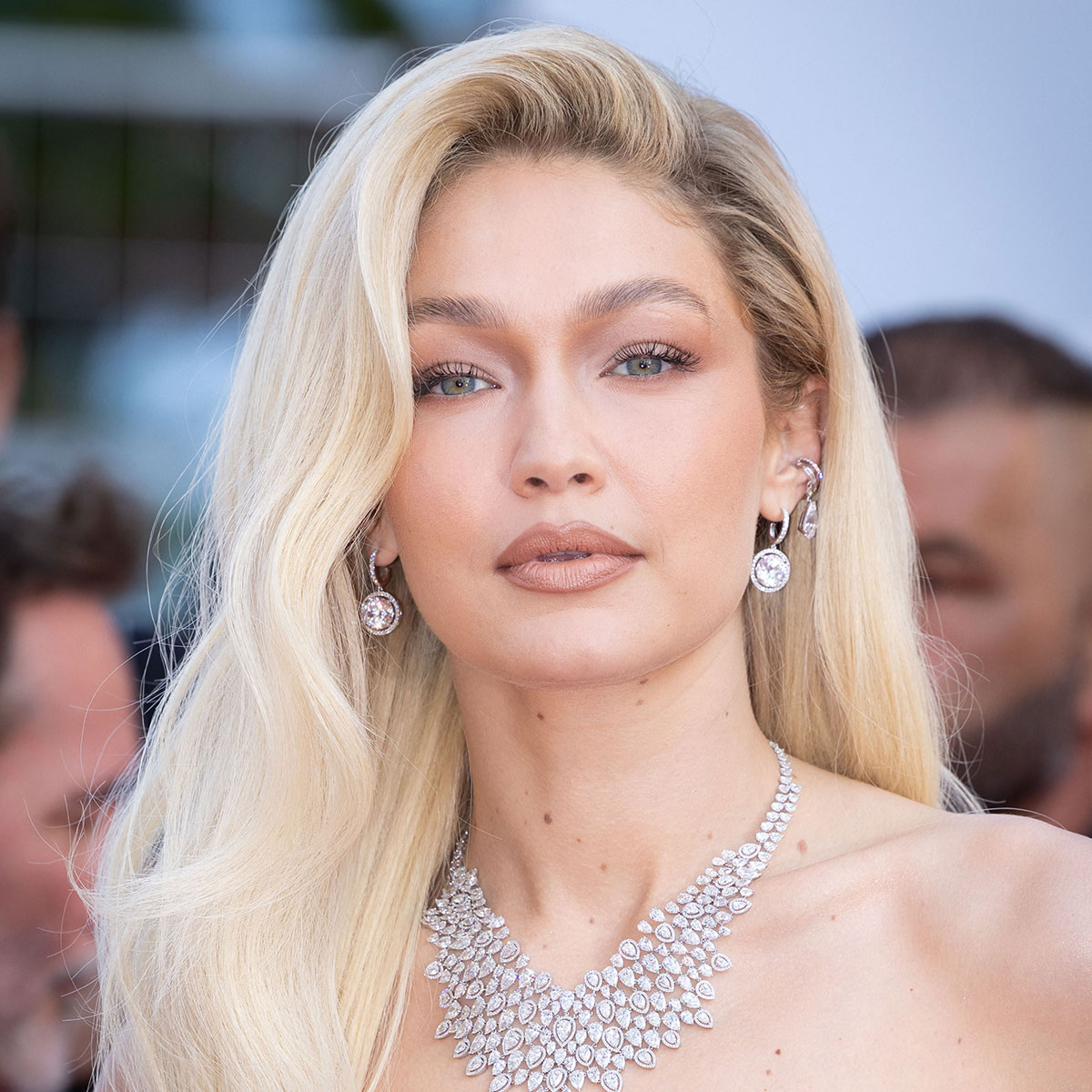 Gigi Hadid Surprises Fans With A Shorter Hairdo As Leonardo Dicaprio Is  Spotted With Another Model - Shefinds