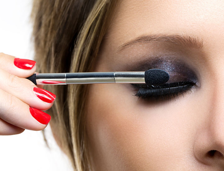 woman-applying-dark-eyeshadow