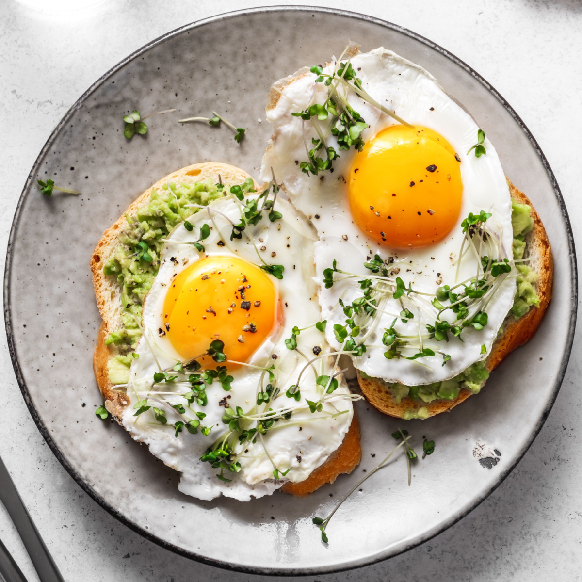 eggs toast avocado plate healthy