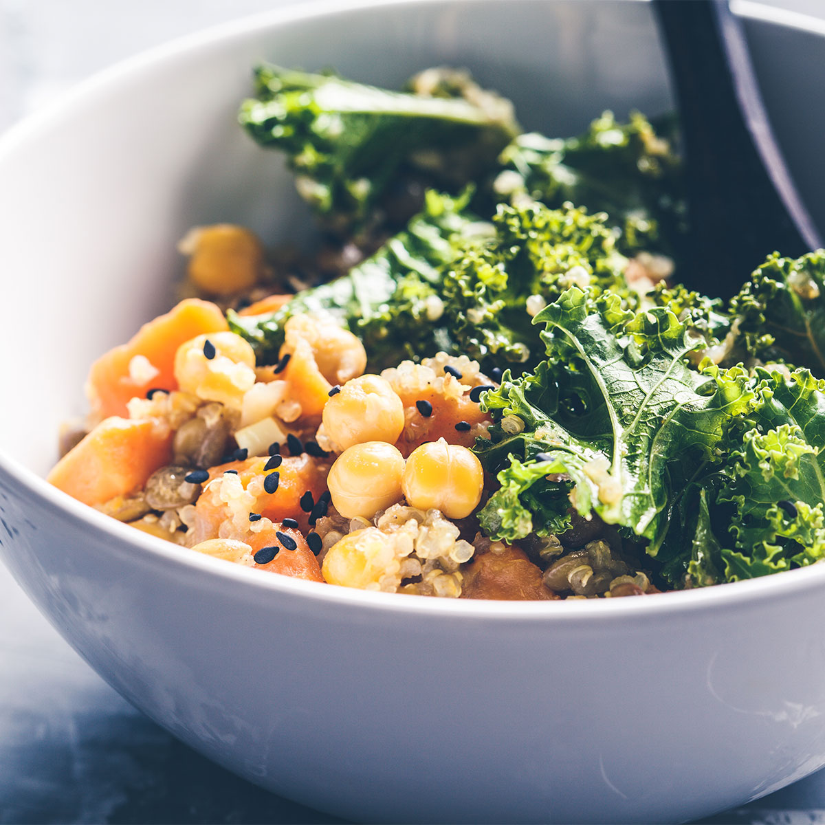 kale quinoa bowl with chickpeas